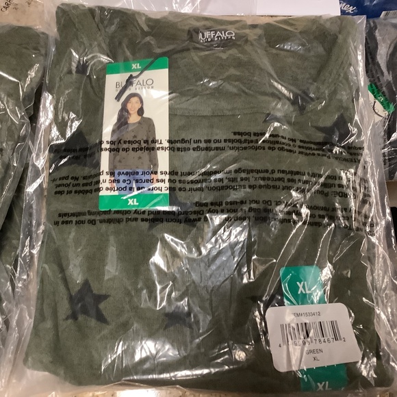Buffalo David Bitton Ladies Printed Cozy Top Green, Army Twinkle NEW - Picture 4 of 4